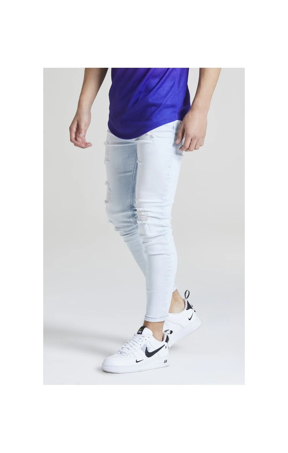 Illusive London Distressed Skinny Jeans – Light Wash