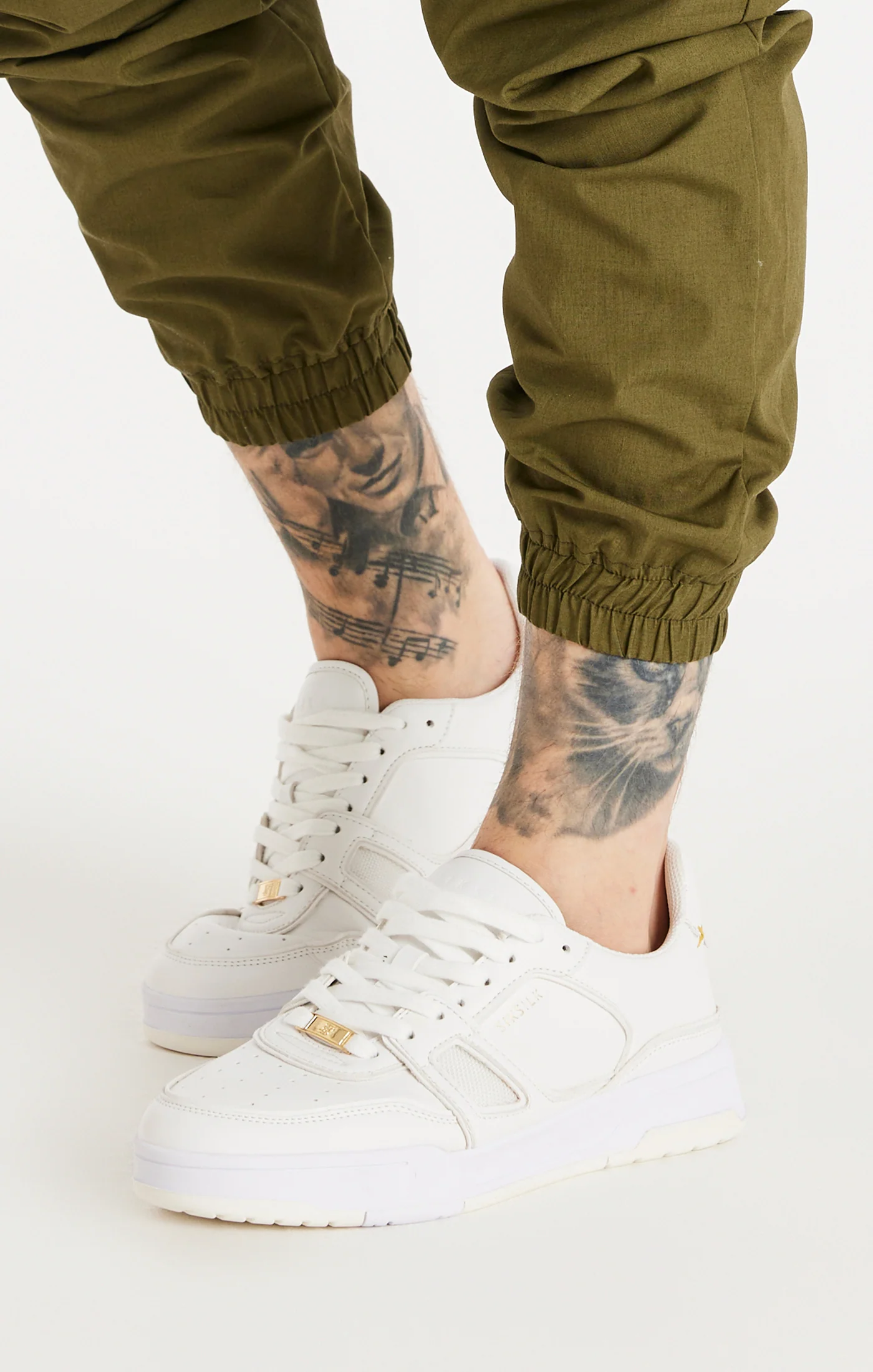 White Low-Top Court Trainer - Image 7