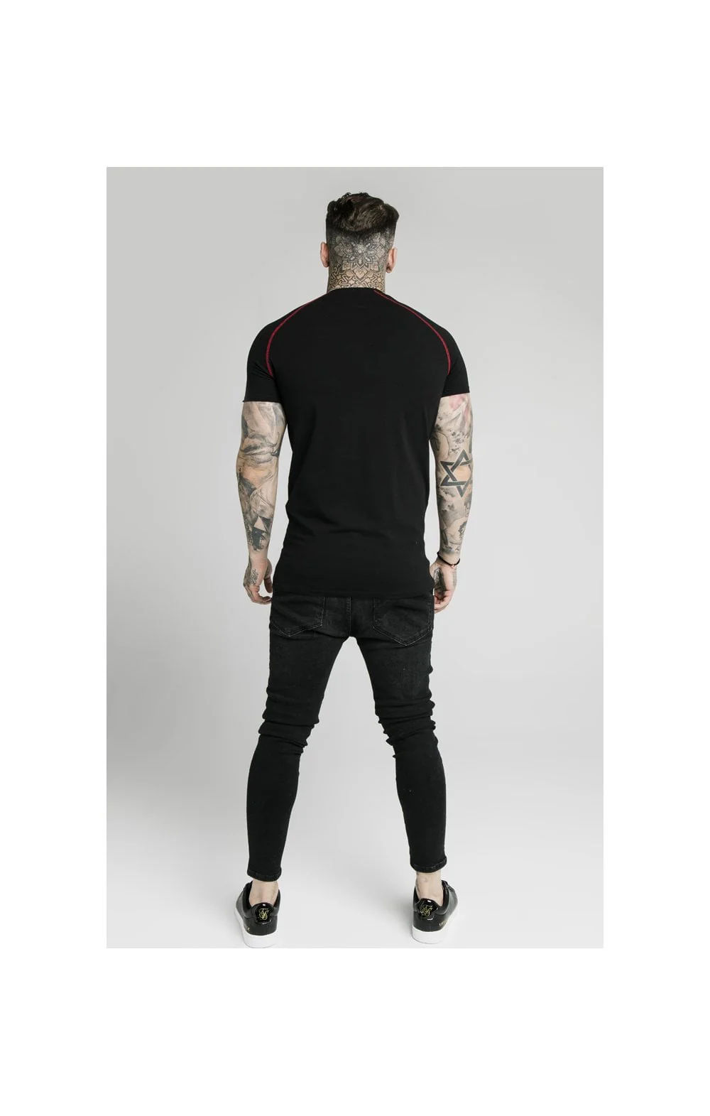 SikSilk Cover Stitch Raglan Gym Tee - Black & Red - Image 4