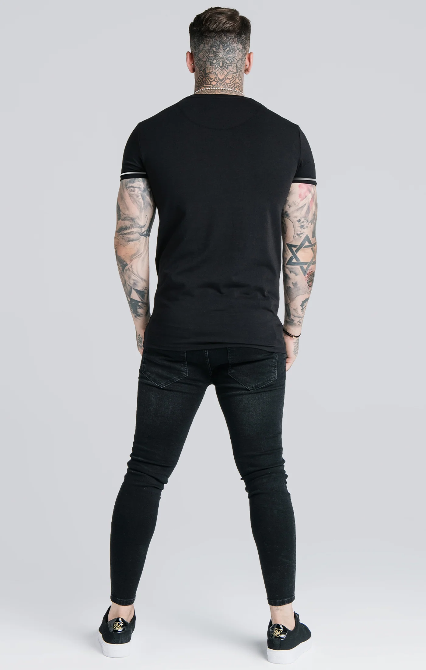 Black Cuffed T-Shirt - Image 5