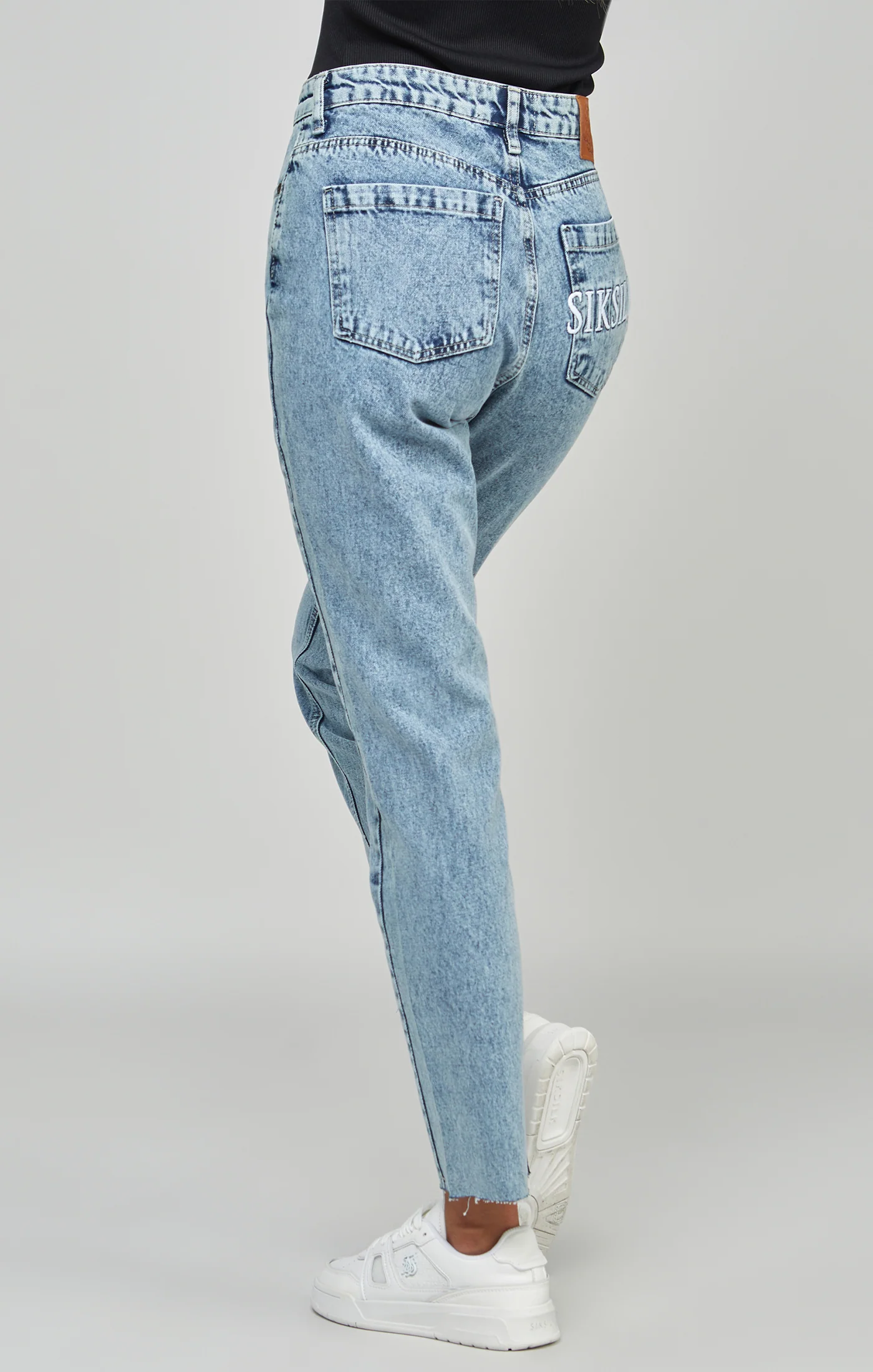 Light Blue Wash Embroidered Mom Jean - Image 4