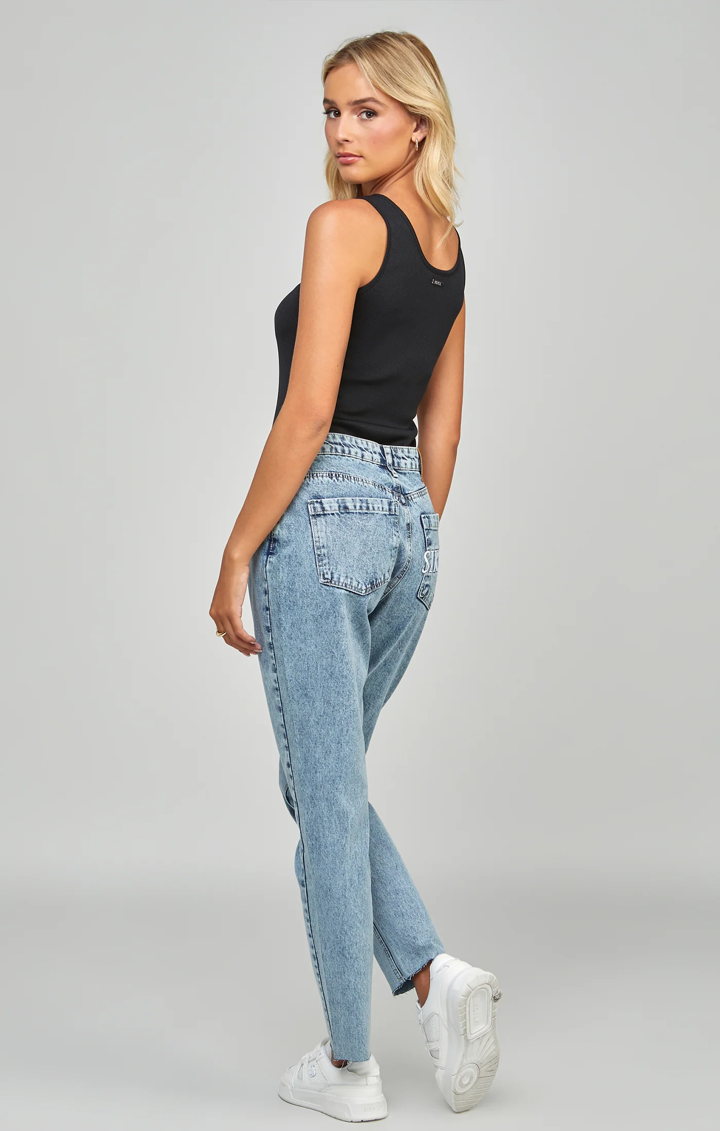 Light Blue Wash Embroidered Mom Jean - Image 5