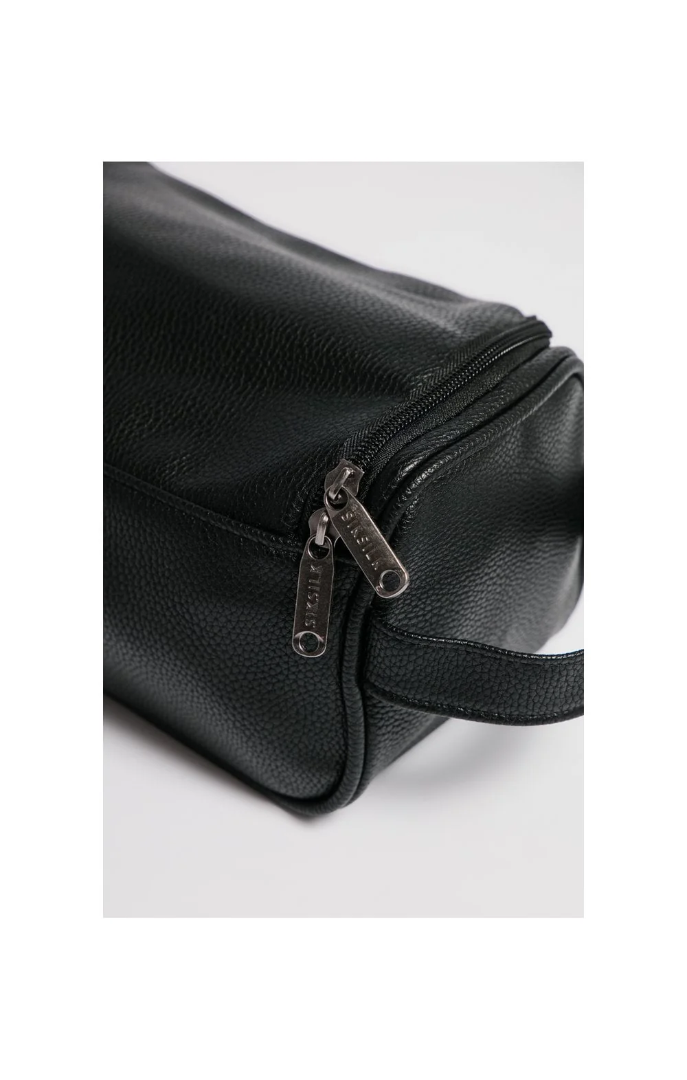 SikSilk Elite Wash Bag - Black - Image 3
