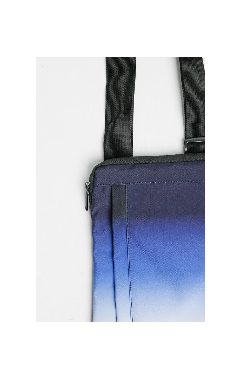 SikSilk Fade Flight Bag - Black,Navy & White - Image 2