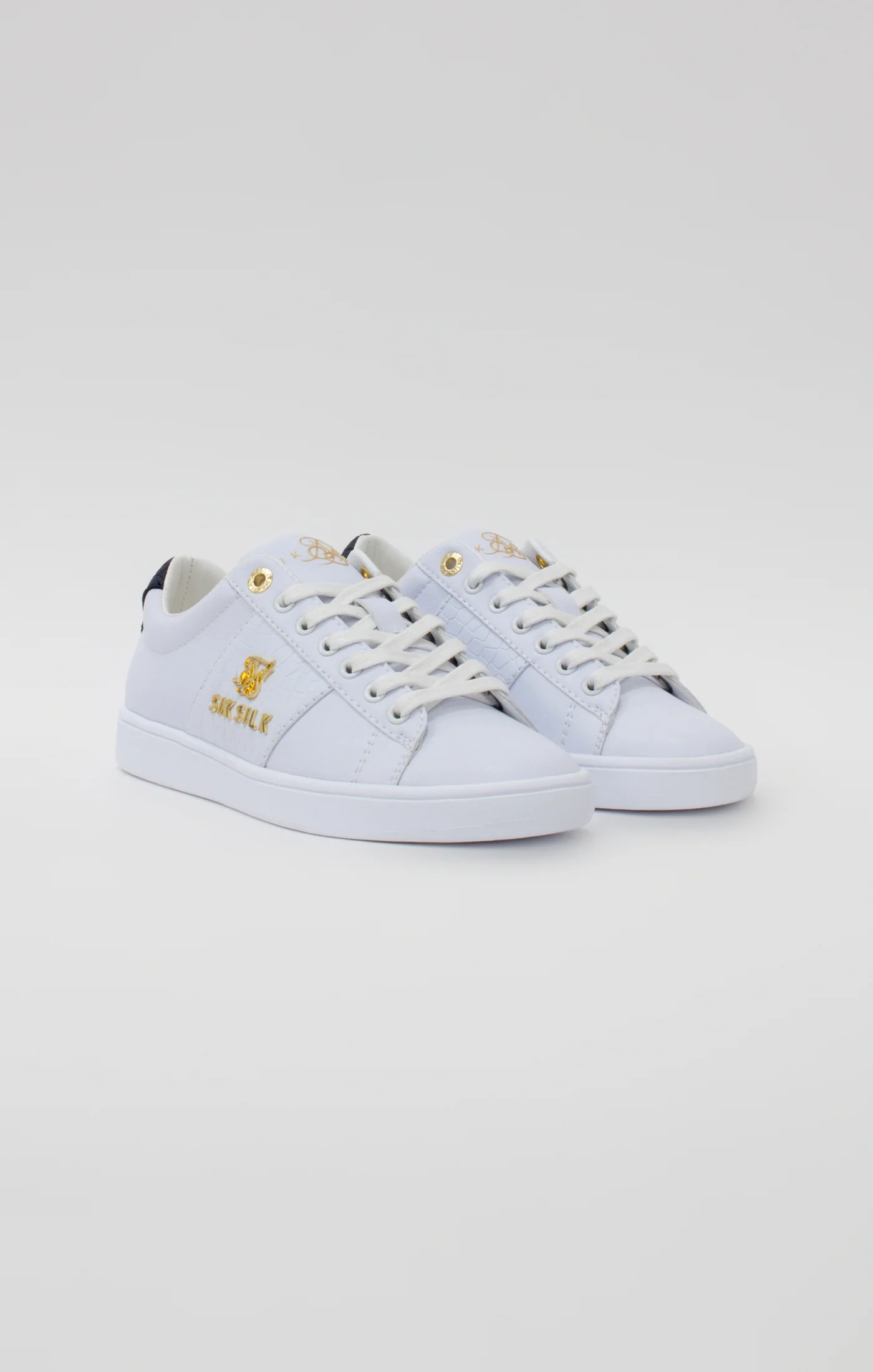 White Juniors Low-Top Classic Trainer With Metal Logo - Image 5