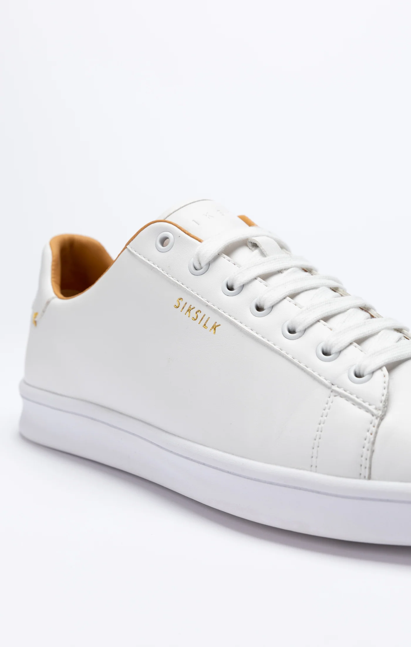 White Low-Top Casual Trainer - Image 4