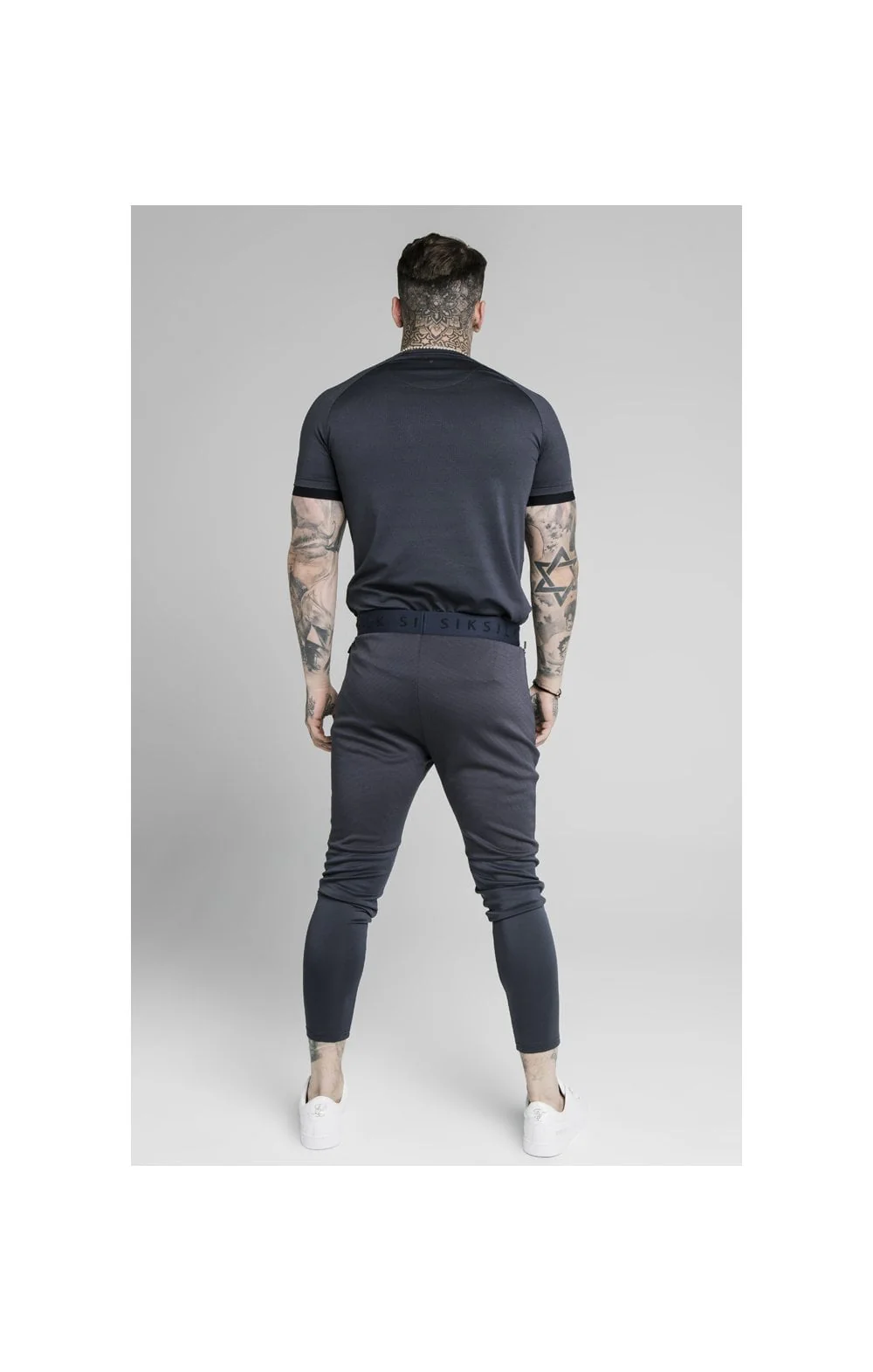 SikSilk Legacy Fade Tech Tee – Midnight Grey & Neon White - Image 5