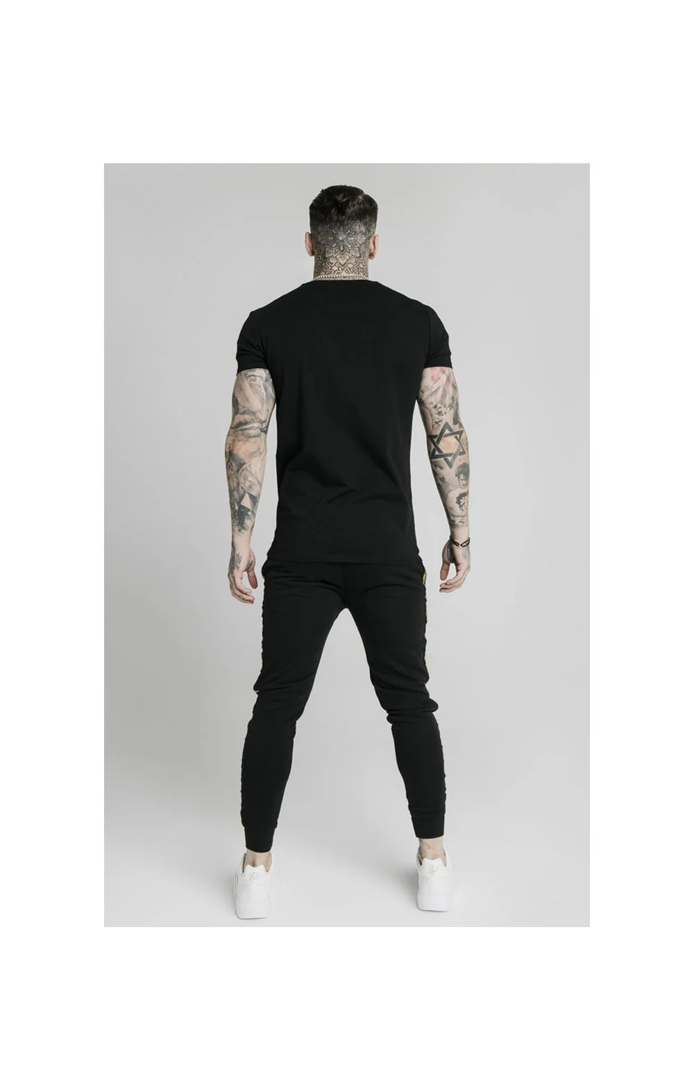 SikSilk Prestige Straight Hem Gym Tee - Black & Gold - Image 4