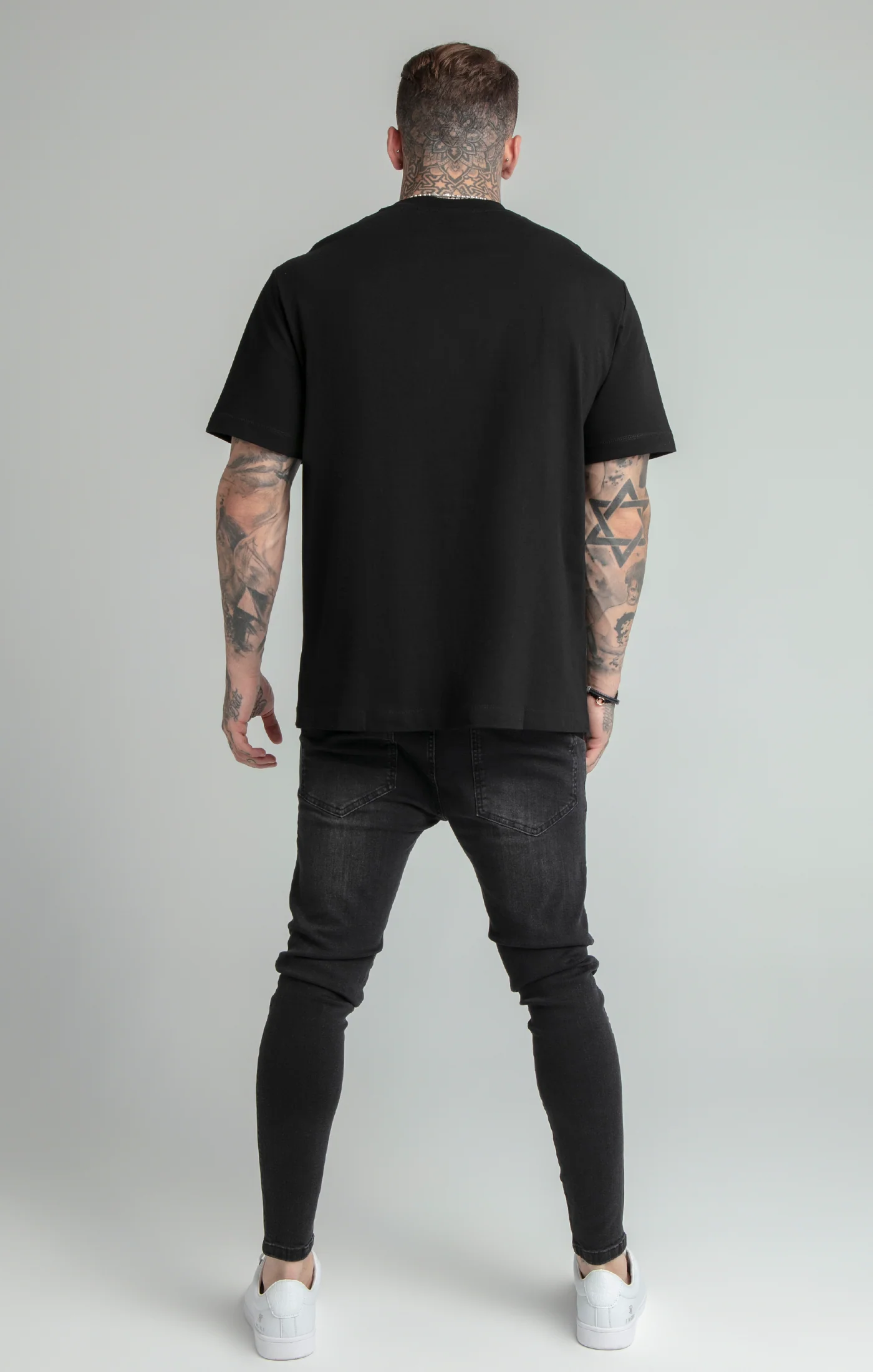 Black Gold Chain Relaxed Fit T-Shirt - Image 6