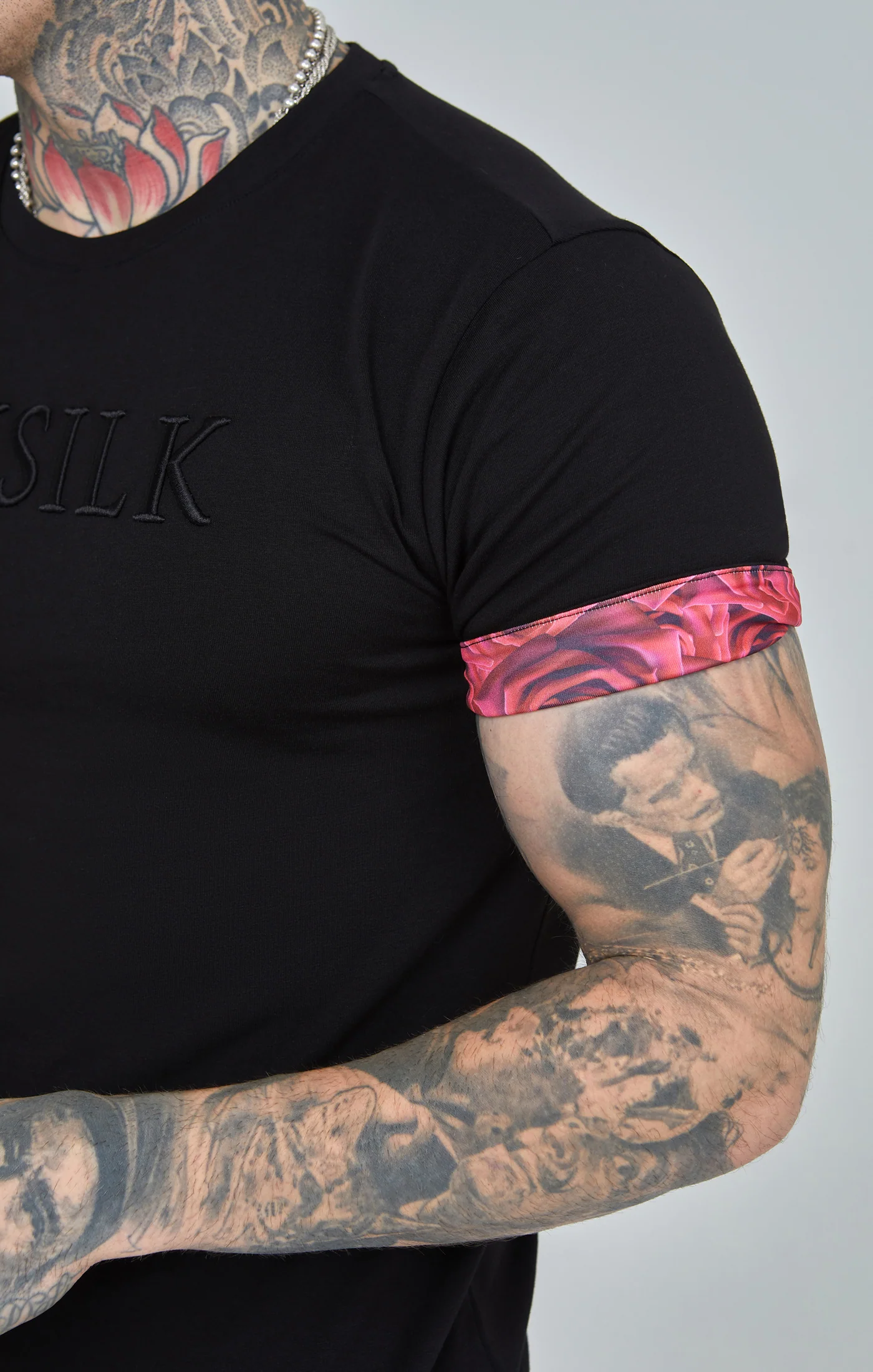 Black Rose Print Roll Sleeve T-Shirt - Image 3