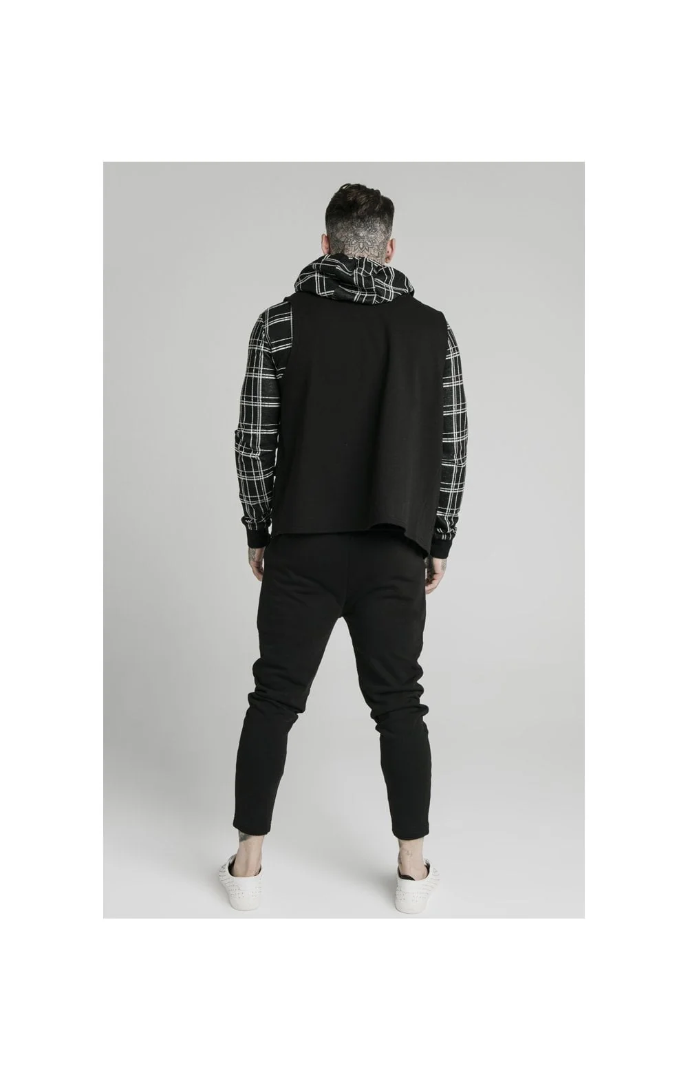 SikSilk Smart Wear Vest - Black - Image 6