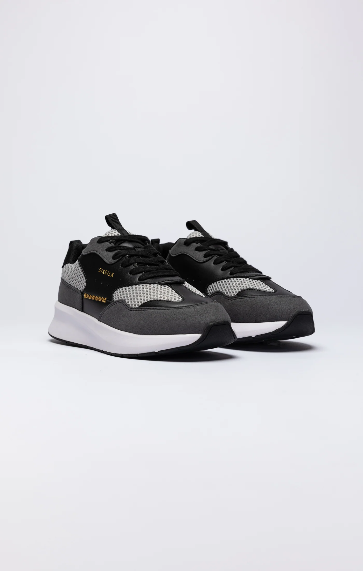 Black Mesh Running Trainer With Overlays - Image 4